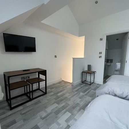 10Min To City - Free Parking - Private Studio - Contractor Friendly Manchester Zewnętrze zdjęcie