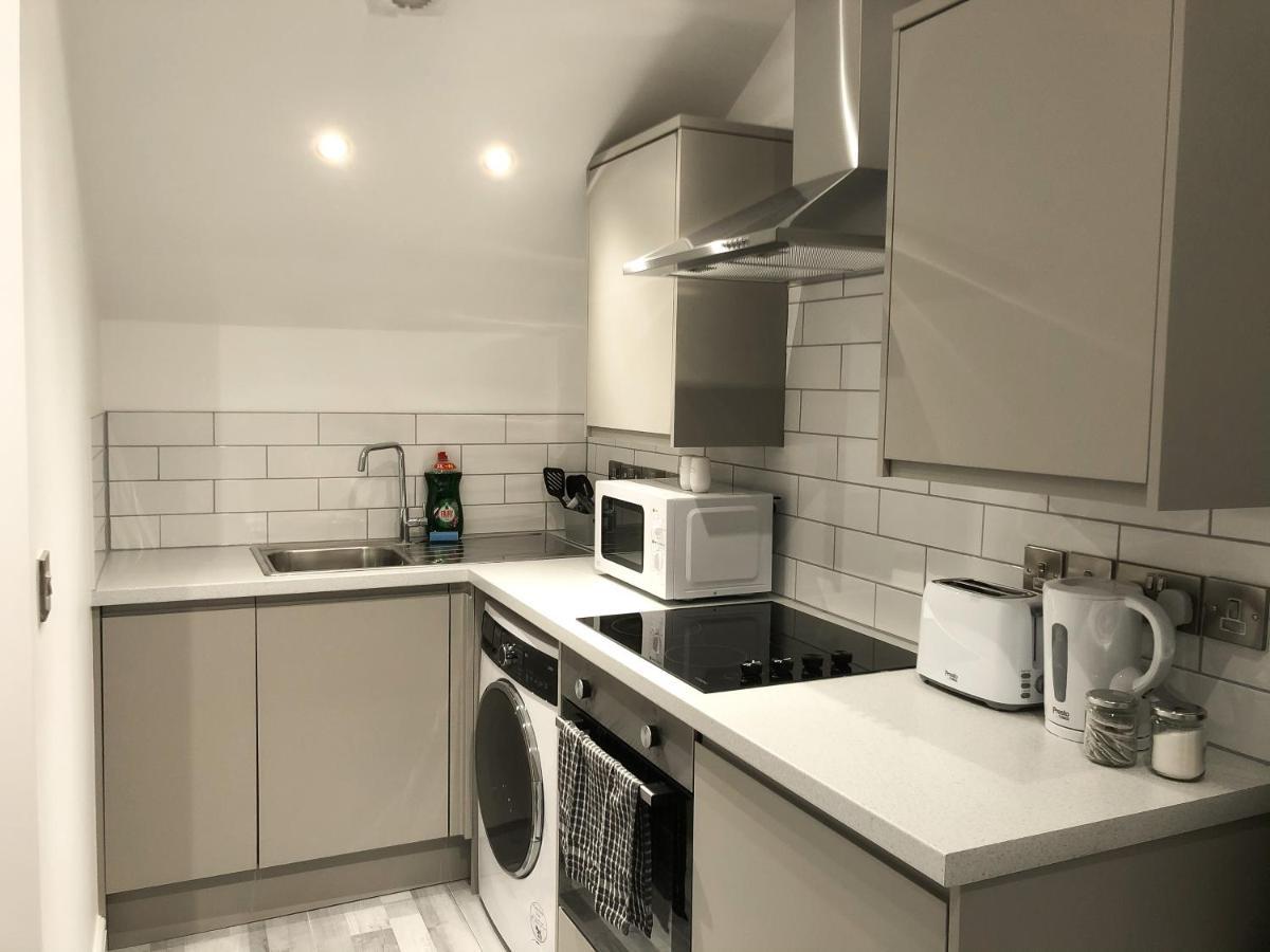 10Min To City - Free Parking - Private Studio - Contractor Friendly Manchester Zewnętrze zdjęcie
