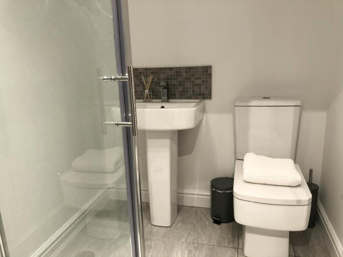 10Min To City - Free Parking - Private Studio - Contractor Friendly Manchester Zewnętrze zdjęcie
