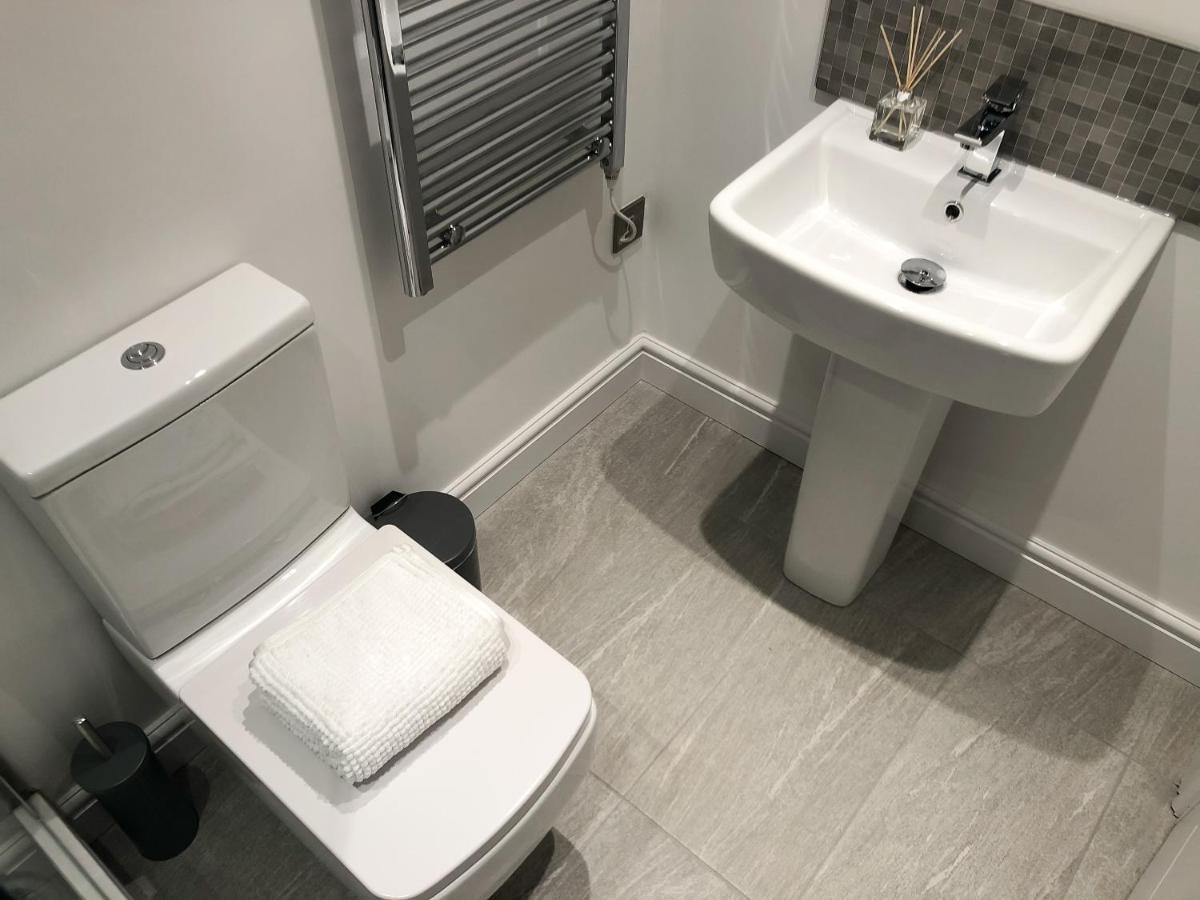 10Min To City - Free Parking - Private Studio - Contractor Friendly Manchester Zewnętrze zdjęcie