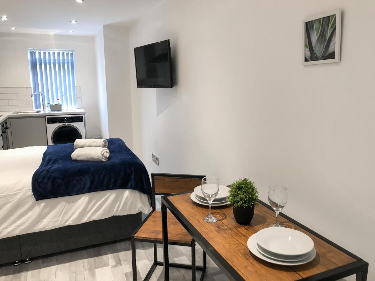 10Min To City - Free Parking - Private Studio - Contractor Friendly Manchester Zewnętrze zdjęcie