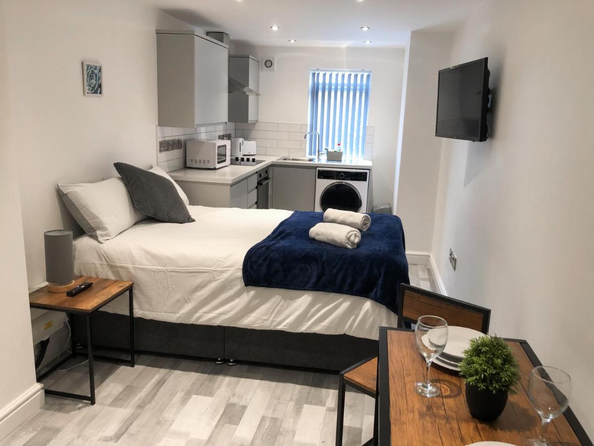 10Min To City - Free Parking - Private Studio - Contractor Friendly Manchester Zewnętrze zdjęcie