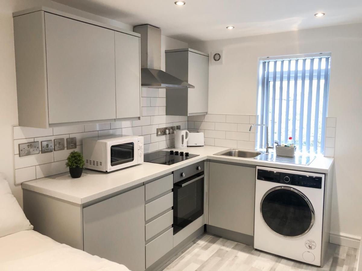 10Min To City - Free Parking - Private Studio - Contractor Friendly Manchester Zewnętrze zdjęcie