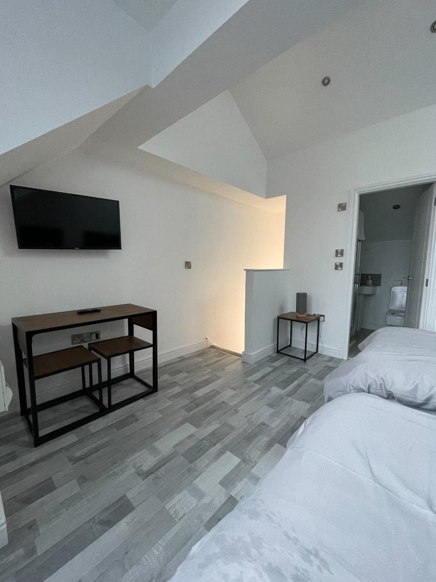 10Min To City - Free Parking - Private Studio - Contractor Friendly Manchester Zewnętrze zdjęcie